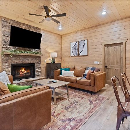فيلا Mins To Gburg Sleeps 8 Hot Tub Arcade Area Pool جاتلينبرج المظهر الخارجي الصورة