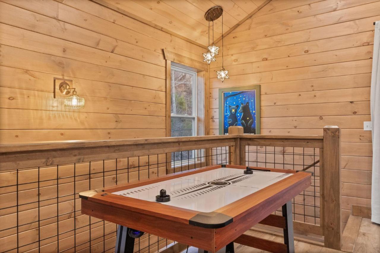 فيلا Mins To Gburg Sleeps 8 Hot Tub Arcade Area Pool جاتلينبرج المظهر الخارجي الصورة