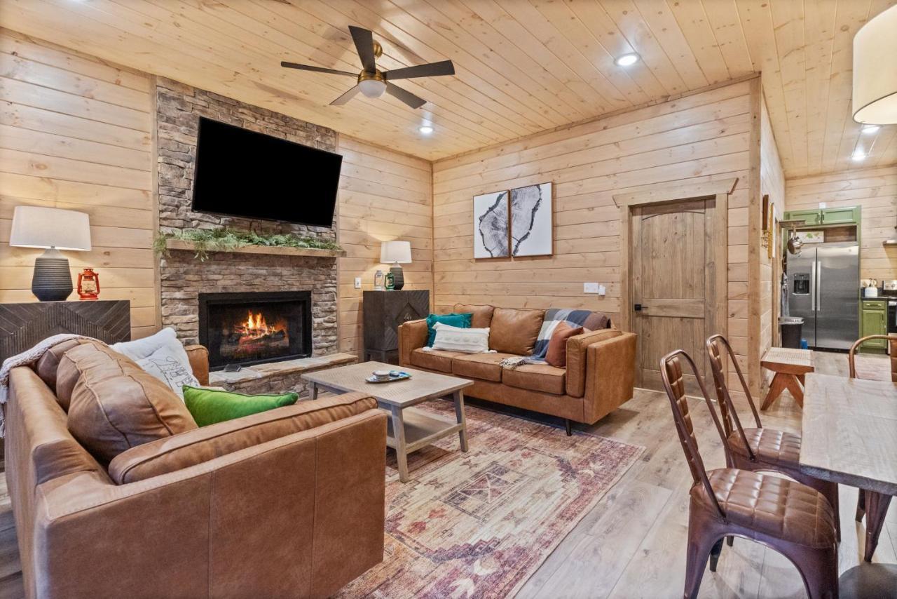 فيلا Mins To Gburg Sleeps 8 Hot Tub Arcade Area Pool جاتلينبرج المظهر الخارجي الصورة